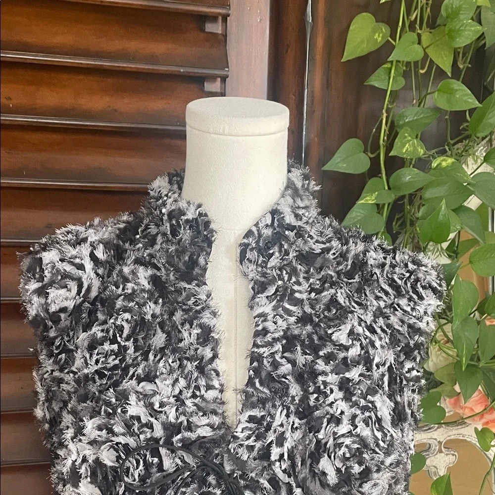 Alberto Makali Black and White Faux Fur Floral Bedazzled Vest Medium Mixed Media